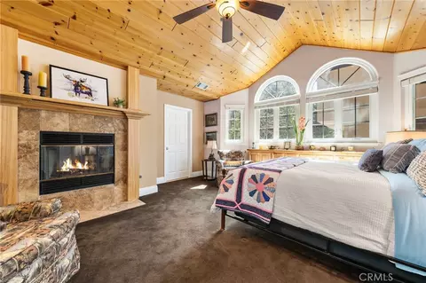 Bedroom - 447 Bay View Dr, Lake Arrowhead, CA 92352 photo 1 of 4