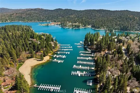 View/Area - 447 Bay View Dr, Lake Arrowhead, CA 92352 photo 2 of 5