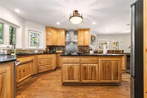Kitchen - 447 Bay View Dr, Lake Arrowhead, CA 92352 photo 3 of 3