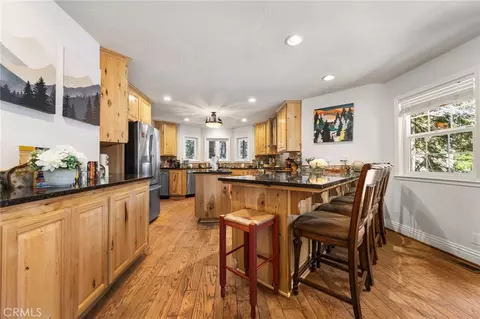 Kitchen - 447 Bay View Dr, Lake Arrowhead, CA 92352 photo 2 of 3