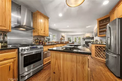 Kitchen - 447 Bay View Dr, Lake Arrowhead, CA 92352 photo 1 of 3