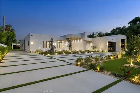 22924 Erwin St, Woodland Hills, CA 91367