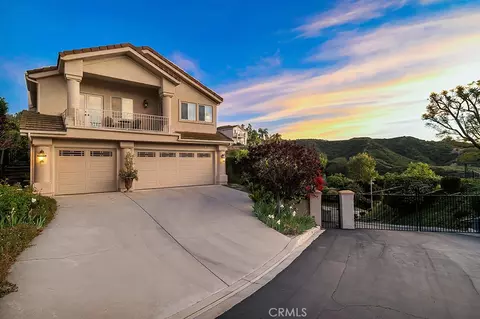 22420 Pinewood Ct, Calabasas, CA 91302