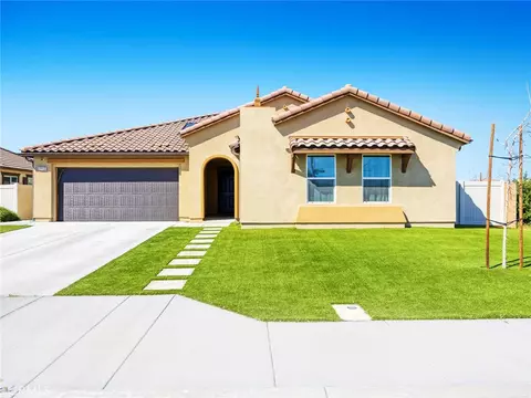 Exterior - 2113 E Donatello St, Lancaster, CA 93535 photo 4 of 8