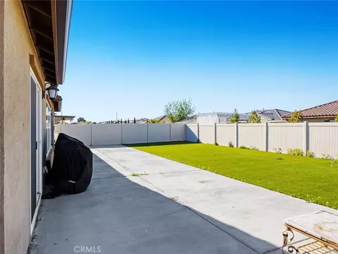 Exterior - 2113 E Donatello St, Lancaster, CA 93535 photo 6 of 8