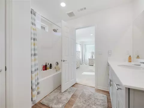 Bath - 2113 E Donatello St, Lancaster, CA 93535 photo 3 of 3