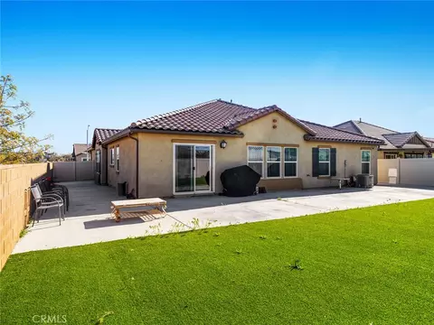 Exterior - 2113 E Donatello St, Lancaster, CA 93535 photo 5 of 8