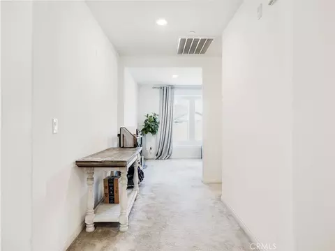 Entry Way - 2113 E Donatello St, Lancaster, CA 93535 photo 3 of 9