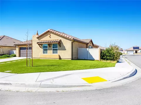 Exterior - 2113 E Donatello St, Lancaster, CA 93535 photo 3 of 8