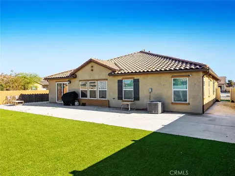 Exterior - 2113 E Donatello St, Lancaster, CA 93535 photo 7 of 8