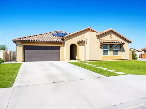 Exterior - 2113 E Donatello St, Lancaster, CA 93535 photo 2 of 8