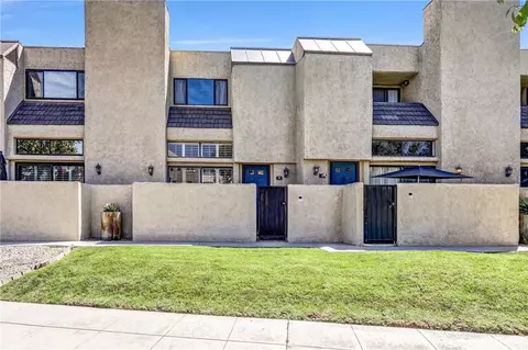 984 W Riverside Dr, Burbank, CA 91506