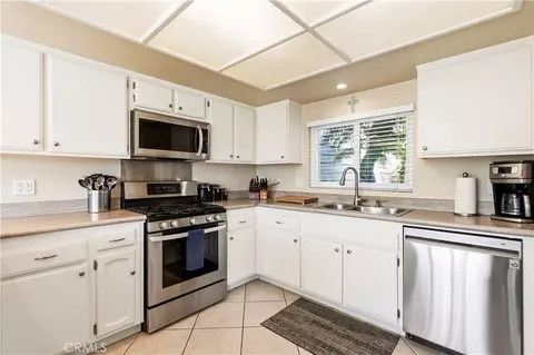 Kitchen - 4574 Gateshead, Oxnard, CA 93035 photo 4 of 9