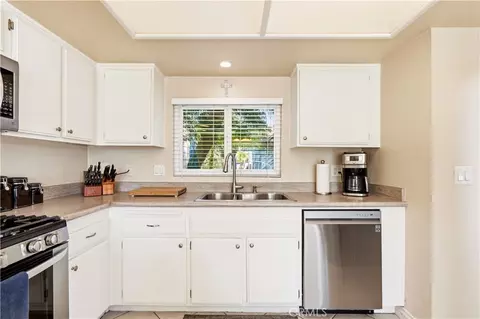 Kitchen - 4574 Gateshead, Oxnard, CA 93035 photo 5 of 9