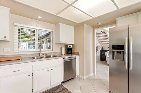 Kitchen - 4574 Gateshead, Oxnard, CA 93035 photo 6 of 9