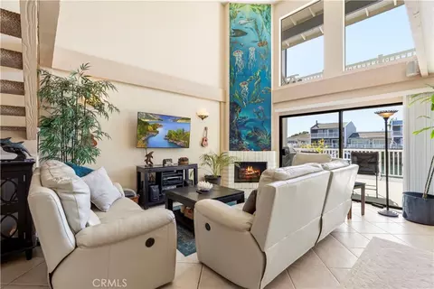Living - 4574 Gateshead, Oxnard, CA 93035 photo 2 of 8