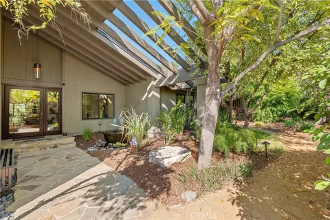 4556 Poe Ave, Woodland Hills, CA 91364