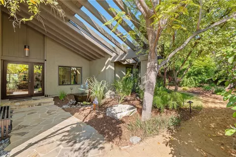 4556 Poe Ave, Woodland Hills, CA 91364
