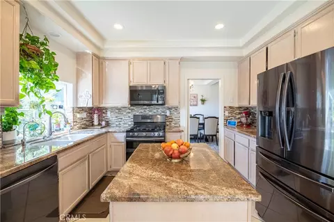 Kitchen - 985 Brandon Ave, Simi Valley, CA 93065 photo 2 of 4