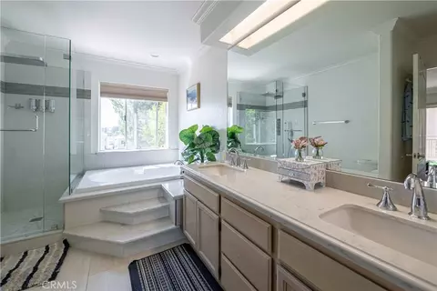 Bath - 985 Brandon Ave, Simi Valley, CA 93065 photo 4 of 11
