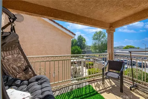 Exterior - 985 Brandon Ave, Simi Valley, CA 93065 photo 3 of 10