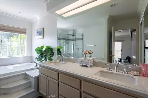 Bath - 985 Brandon Ave, Simi Valley, CA 93065 photo 5 of 11