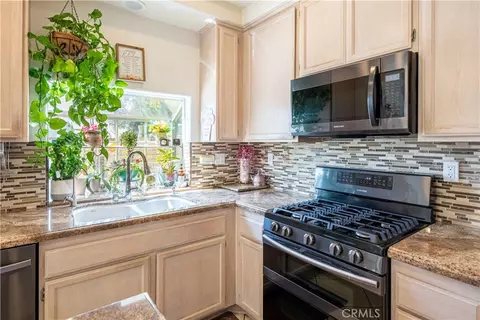 Kitchen - 985 Brandon Ave, Simi Valley, CA 93065 photo 3 of 4