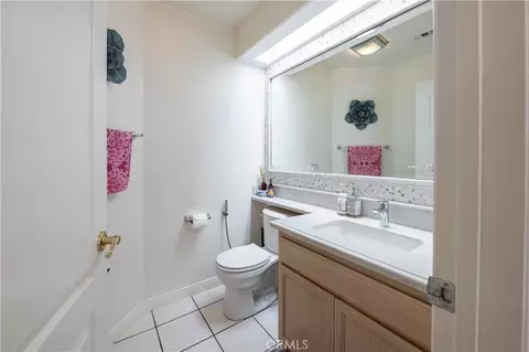 Bath - 985 Brandon Ave, Simi Valley, CA 93065 photo 1 of 11