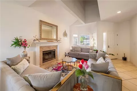 Living - 985 Brandon Ave, Simi Valley, CA 93065 photo 1 of 2