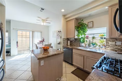 Kitchen - 985 Brandon Ave, Simi Valley, CA 93065 photo 4 of 4