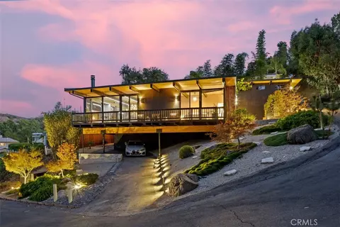 21090 Rios St, Woodland Hills, CA 91364