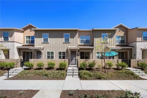 22886 Concord, Saugus, CA 91350