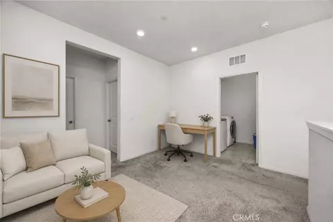 Entry Way - 22886 Concord, Saugus, CA 91350 photo 4 of 7