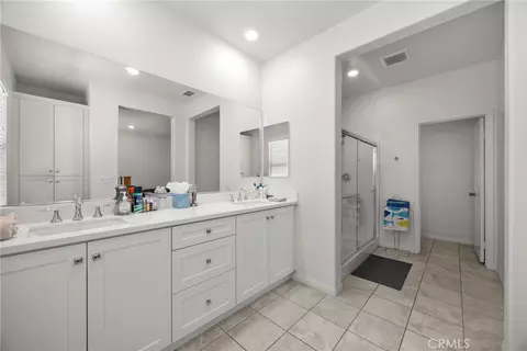Entry Way - 22886 Concord, Saugus, CA 91350 photo 3 of 7