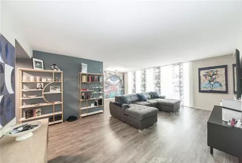 7260 Hillside Ave #207, Los Angeles, CA 90046