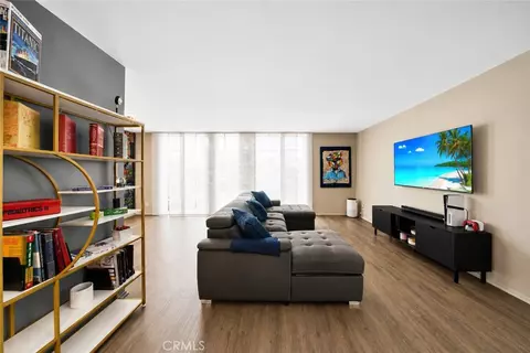 7260 Hillside Ave #207, Los Angeles, CA 90046