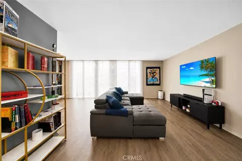 7260 Hillside Ave #207, Los Angeles, CA 90046