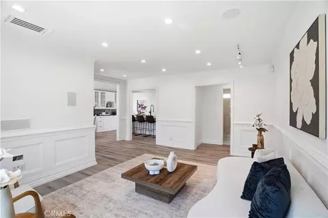 17721 Burbank, Encino, CA 91316