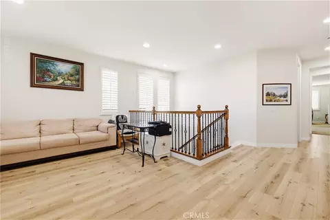 Entry Way - 19721 Mathilde Ln, Saugus, CA 91350 photo 4 of 6