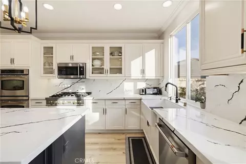 Kitchen - 19721 Mathilde Ln, Saugus, CA 91350 photo 5 of 9