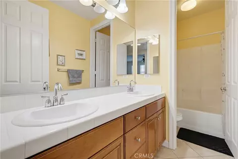 Bath - 19721 Mathilde Ln, Saugus, CA 91350 photo 3 of 6