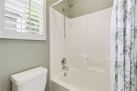 Bath - 19721 Mathilde Ln, Saugus, CA 91350 photo 6 of 6