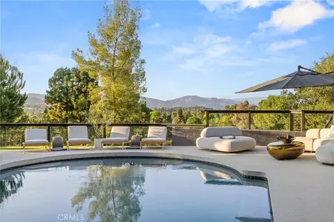 23202 Aetna St, Woodland Hills, CA 91367