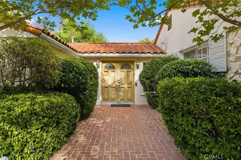 5220 Collier Pl, Woodland Hills, CA 91364