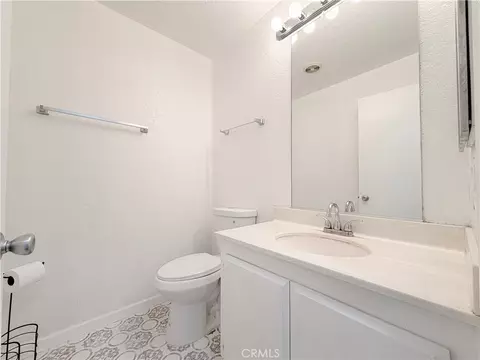 Bath - 14312 Dover, Mojave, CA 93501 photo 1 of 6