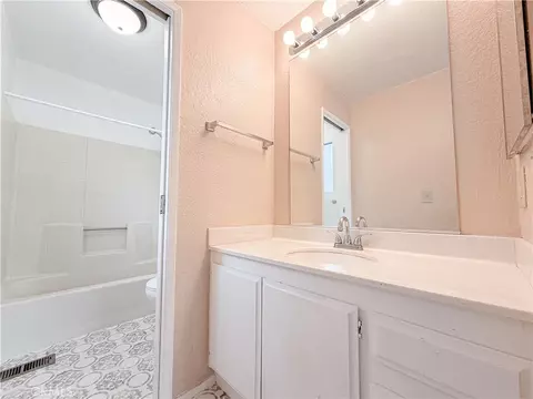 Bath - 14312 Dover, Mojave, CA 93501 photo 3 of 6