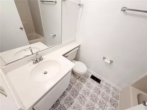 Bath - 14312 Dover, Mojave, CA 93501 photo 5 of 6