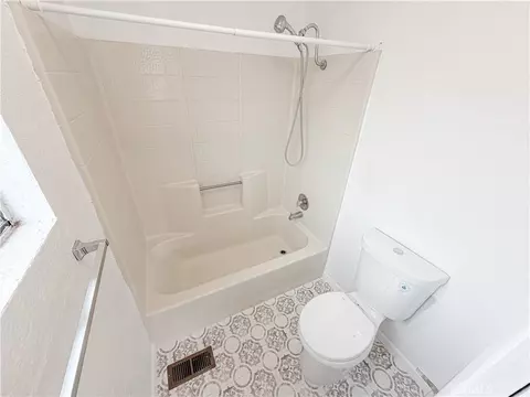 Bath - 14312 Dover, Mojave, CA 93501 photo 4 of 6