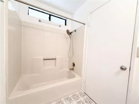 Bath - 14312 Dover, Mojave, CA 93501 photo 6 of 6