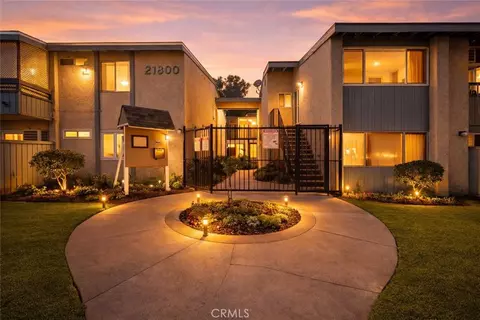 21800 Schoenborn St #215, Canoga Park, CA 91304